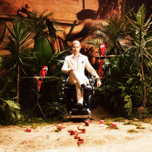 含紧一点h楼梯边做边走动漫
